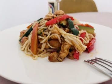 Paste de orez cu pui si legume