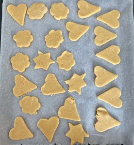 biscuiții formați si pusi in tava