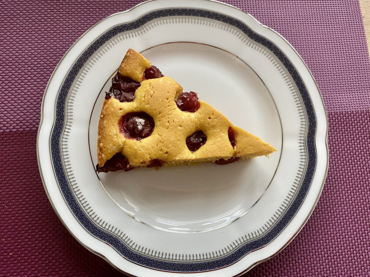 felie de prăjitură cu vișine