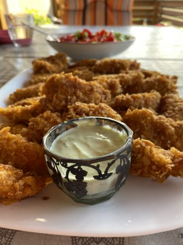 crispy din piept de pui cu sos