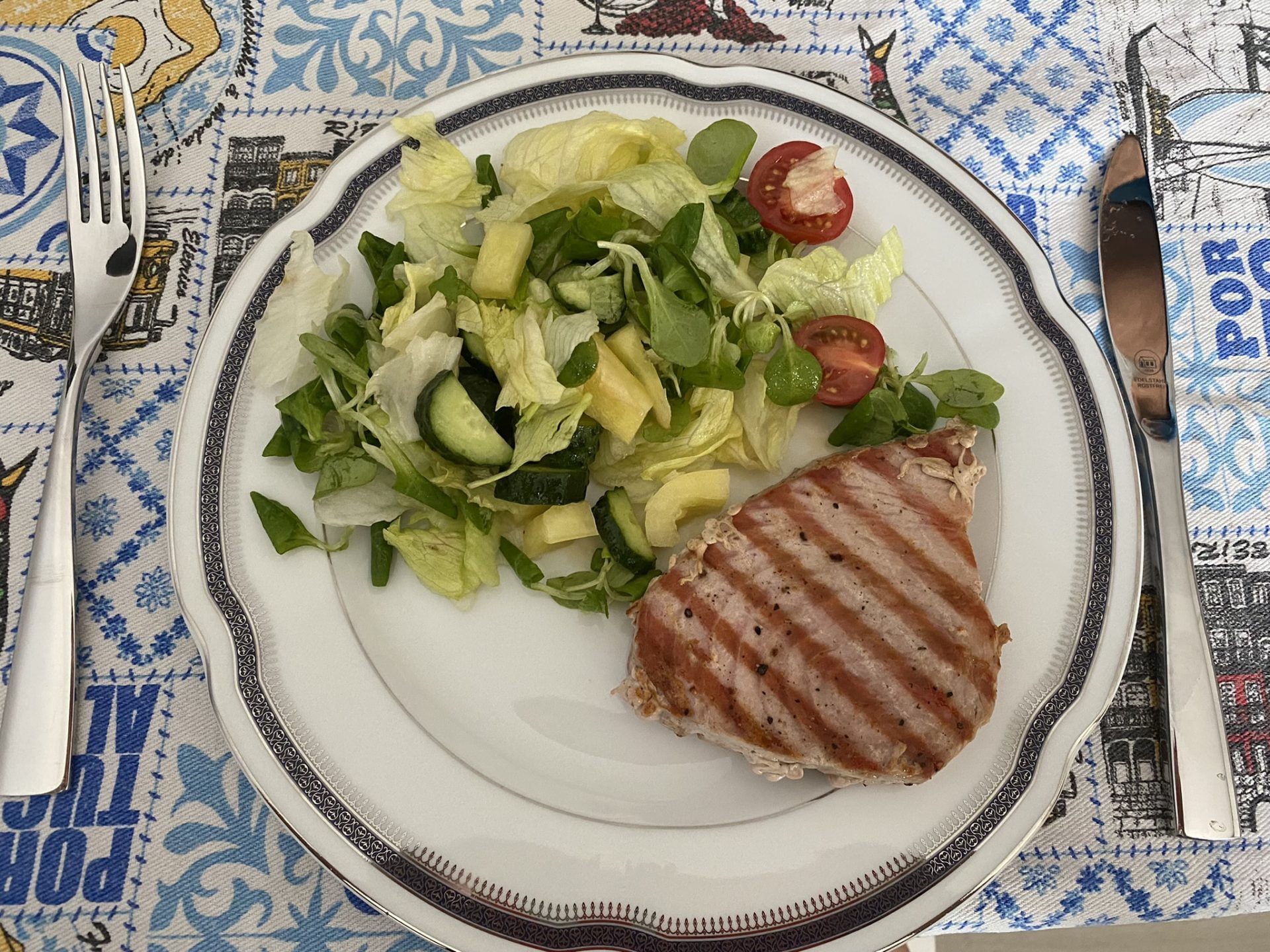 stake de ton pe farfurie