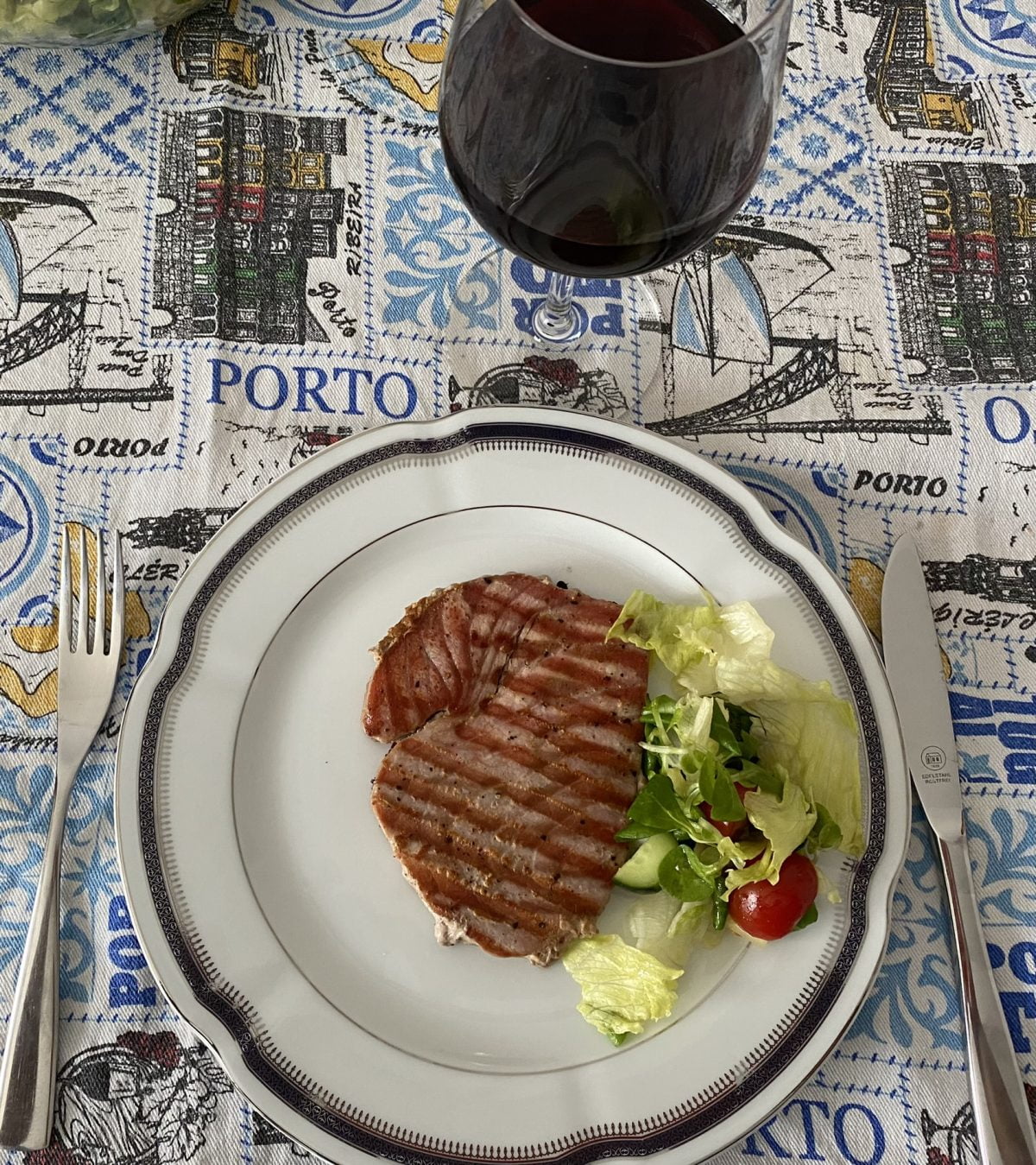 stake de ton pe farfurie