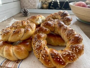 colaci impletiti de casa