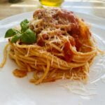 Paste simple cu sos de rosii