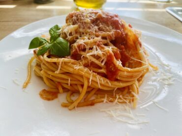 Paste simple cu sos de rosii