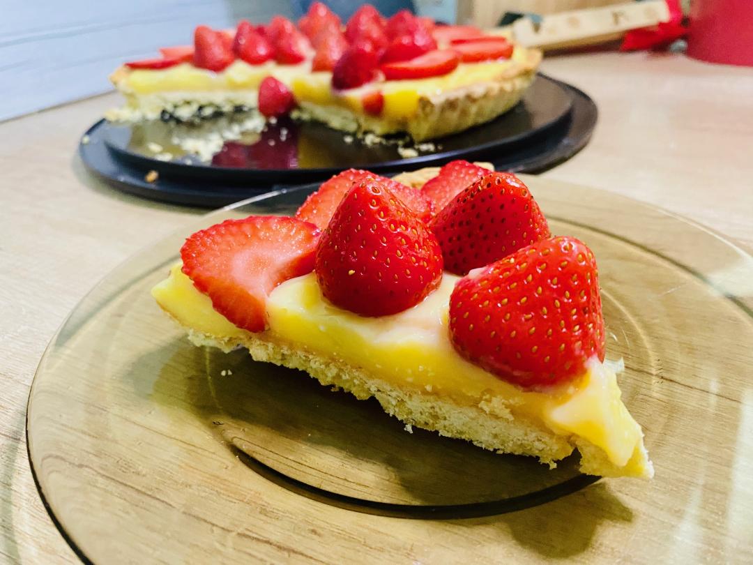 Tartă cu cremă de vanilie și căpșuni